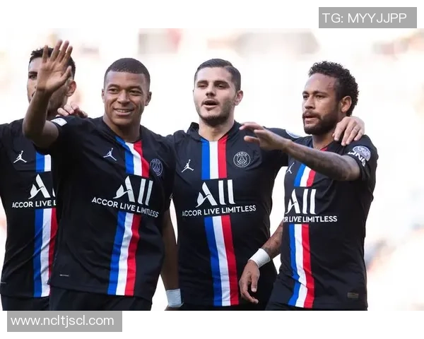 足球新冠疫情对全球足球赛事的影响与应对措施分析