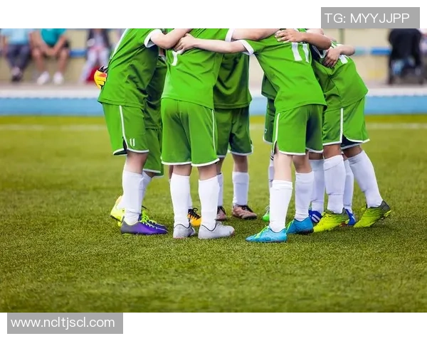 足球盲跑挑战赛让你在无障碍环境中体验足球的乐趣与团队合作精神